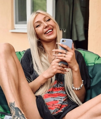 👄💦
Я знаю все секреты удовольствия и с радостью поделюсь ими с тобой. 💫
Моя фотография - это только небольшая часть моей привлекательности. Моя нежная кожа и изящные формы превышают все ожидания. 🌺
Я знаю, как принести радость и расслабление, независимо от того, какими предпочтениями ты обладаешь. 💑
Москва - место, где мои навыки и опыт сияют особенно ярко. 🌟
Так что не упускай возможность окунуться в мир наслаждения со мной. ✨
Оставь все свои заботы и доверься моим чудесным рукам. Мой основной приоритет - твое удовольствие! 🔥
Мои отзывы говорят сами за себя - мои клиенты всегда остаются довольными и хотят вернуться ко мне снова и снова. 💯🔝
Так что, дорогой, не теряй время, позвони мне прямо сейчас и создайме весенний сексуальный фейерверк в Москве! 🌸🎇 Кира